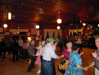 singles and pairs square dancing